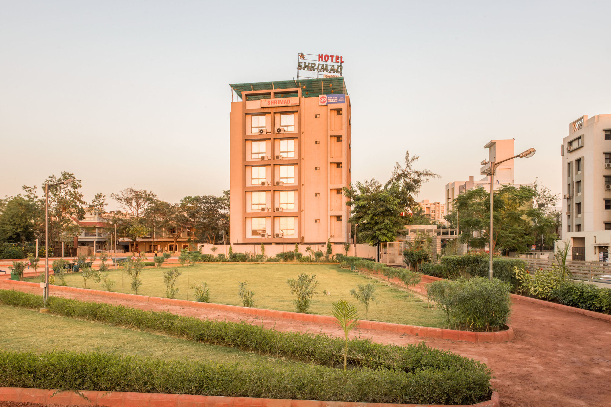 Treebo Trend Shrimad Residency Hotel Ahmedabad Exterior foto